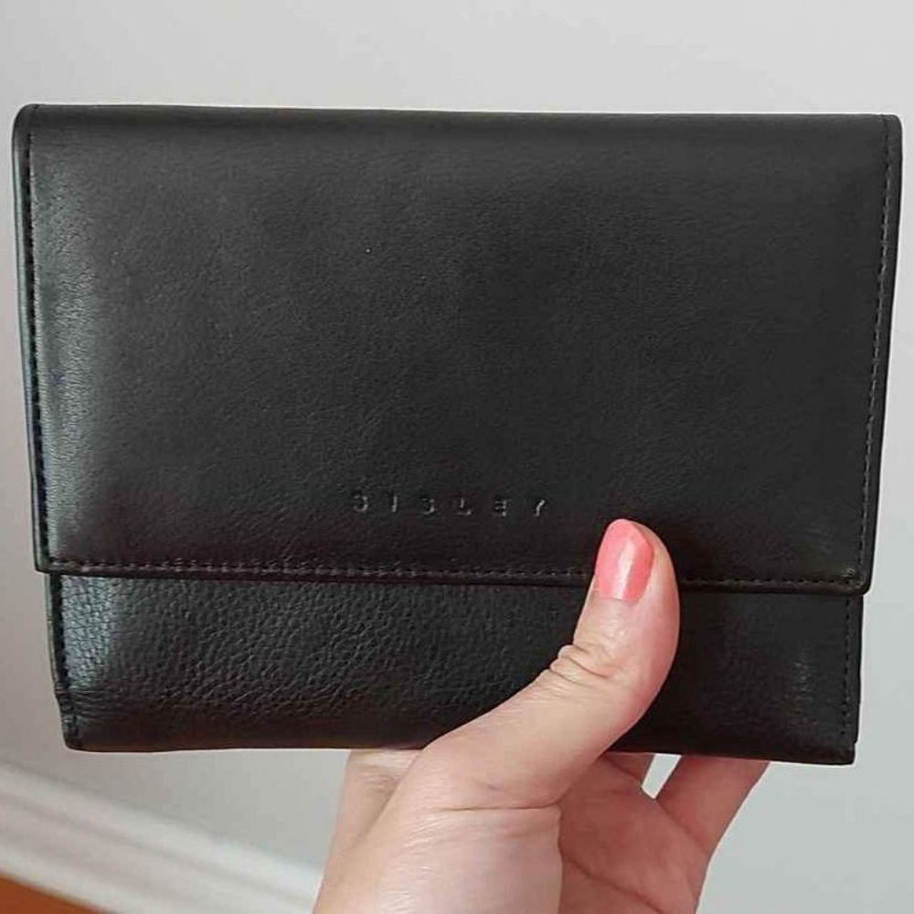 Black Wallet Sisley